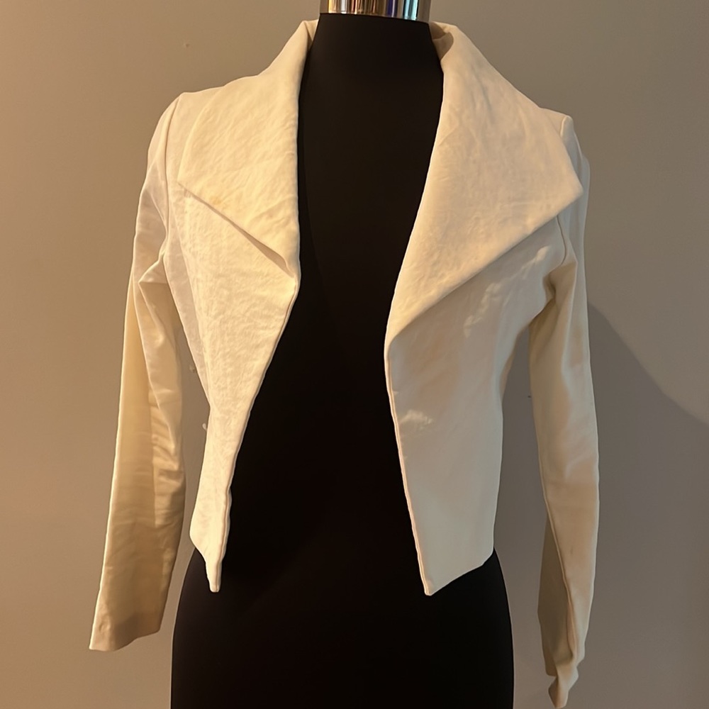 Jarbo cropped white jacket